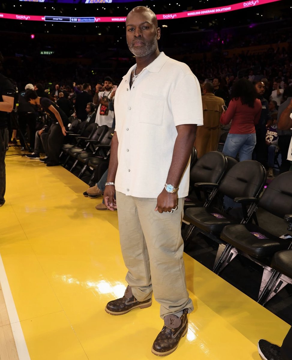 LegendaryLade's tweet image. Corey Gamble wearing the 18 Karat gold Louis Vuitton Timberlands! Thoughts! 💭 

Only 50 were made and they retail for $82,000 USD!