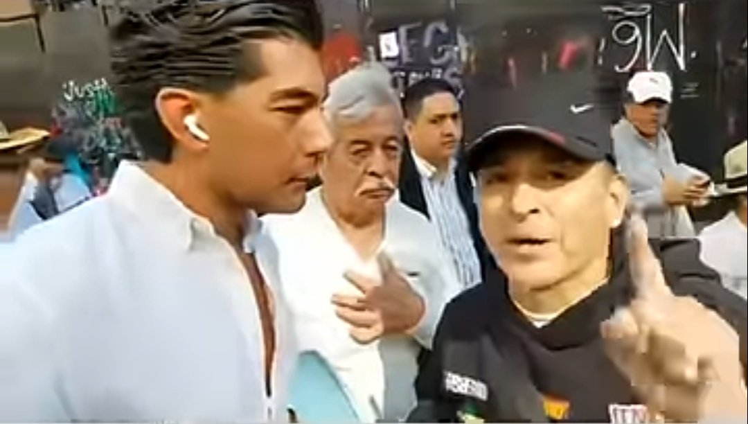 MikeTheDiver_'s tweet image. &quot;Estamos muy contentos porque #Azteca7 transmite #GundamSEED 😍, pero estaríamos más contentos si Ricardo Salinas Pliego pagara sus impuestos ❤️&quot;