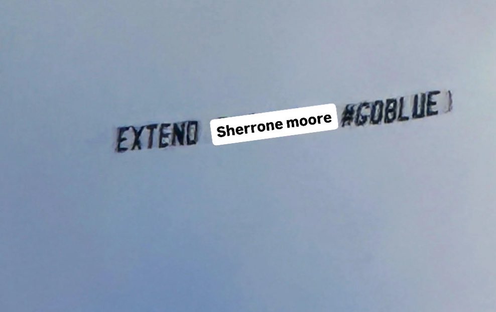 DylanEveryday's tweet photo. @stoolpresidente Enjoy the cheezits bowl lil bro

Extend Moore https://t.co/wpKpH3sNuu