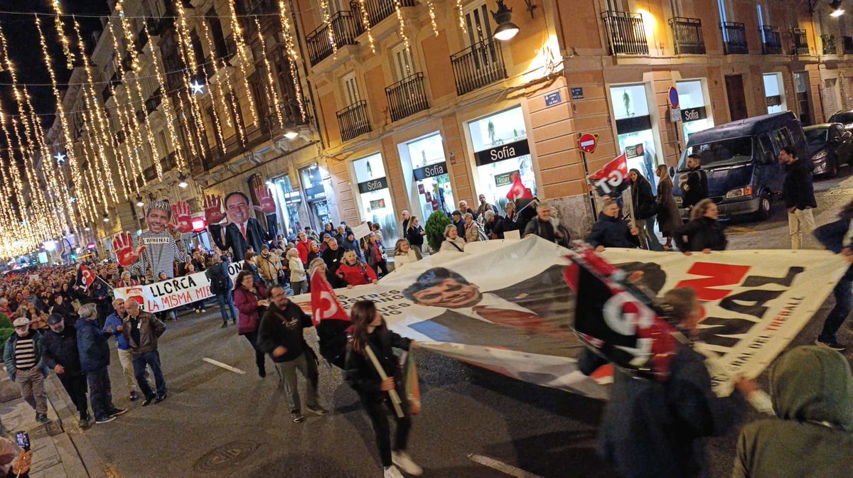 CGTvalencia's tweet image. Llorca y Mazón la misma mierda son!!. Bravas las compas!!!