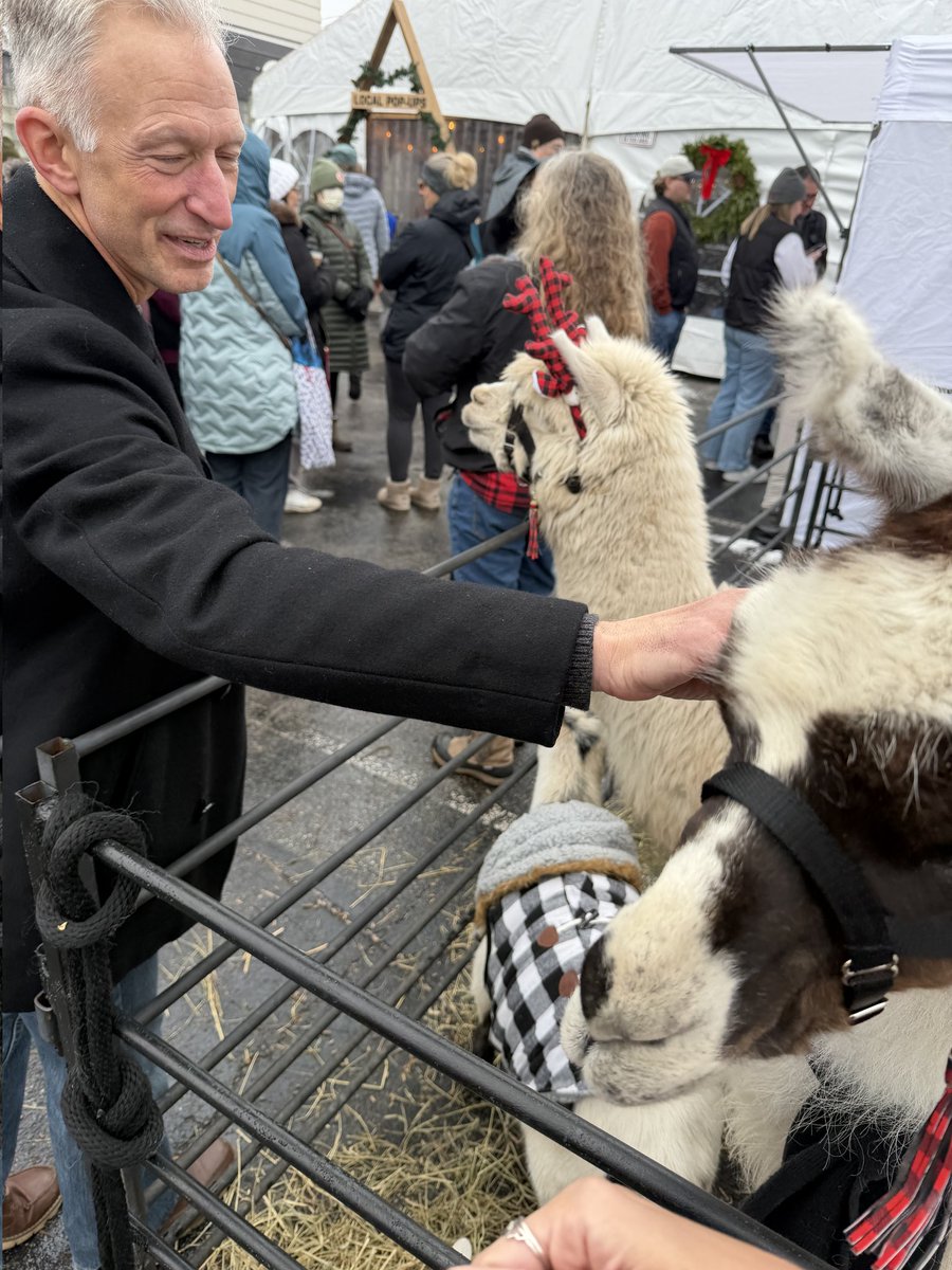 RogerForDuluth's tweet image. Out and about for Small Business Saturday in Duluth!
- Amity Coffee
- Austin Jarrow
- Bailey Builds
- Team Nutrition
- Warrior Brewing
- Fitgers
- Genereau &amp;amp; Co.
Saw SO many out shopping local! Way to go Duluth!