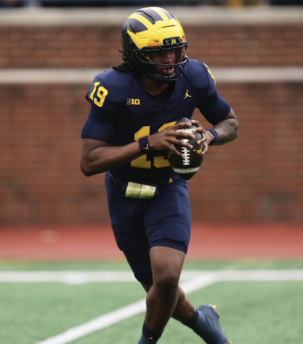 the_det_times's tweet image. Michigan QB Bryce Underwood today: 

8/18
63 Passing Yards
0 TD
1 INT
5 Carries
1 Yard