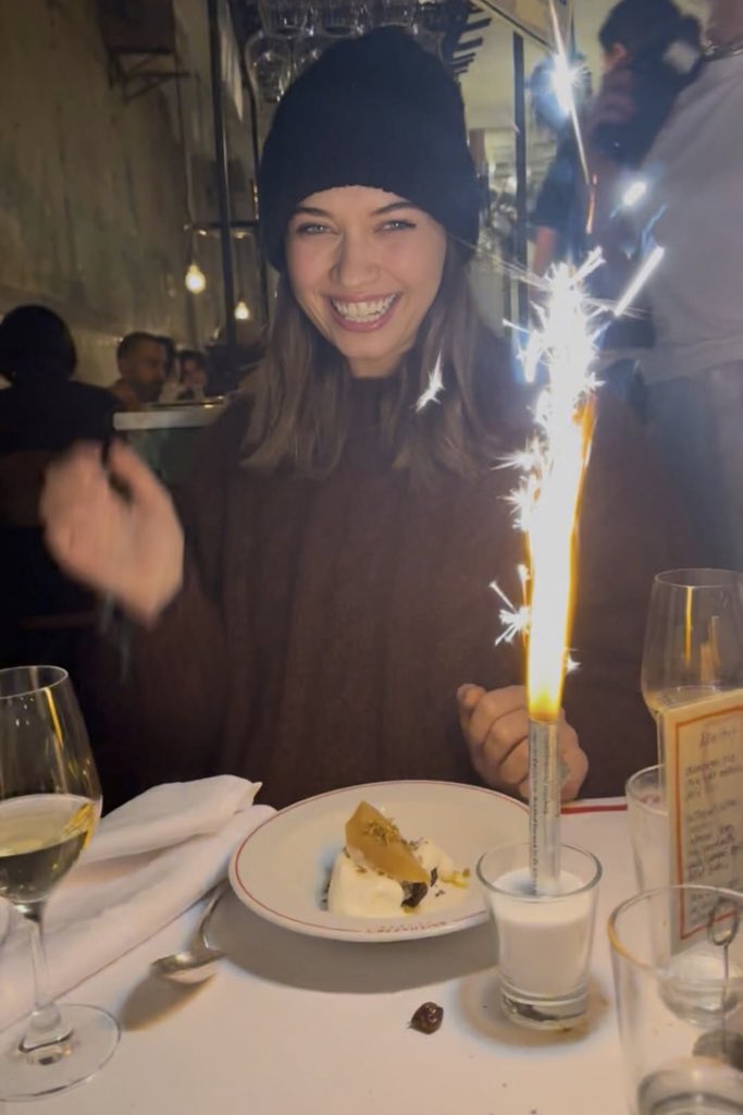 جميلة بدون مجهود 🤎🍂

 #AfraSaraçoğlu