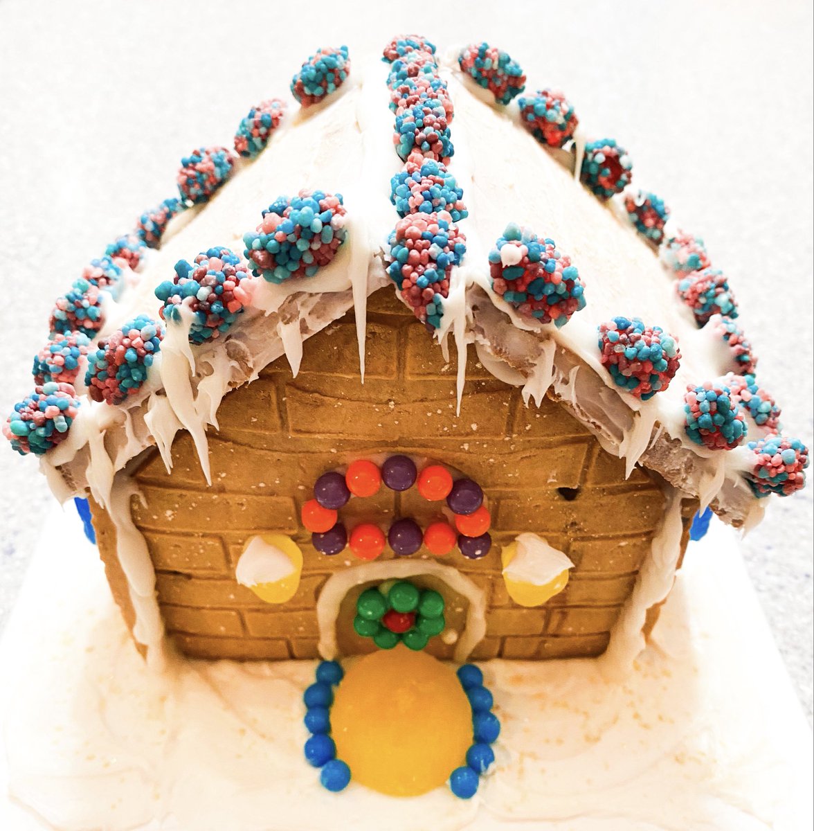 lisa_higuchi's tweet photo. You really can’t blame Hansel and Gretel. #gingerbreadhouse #gingerbreadcookies #gingerbread #holidayvibes #holidays #holidaytradition https://t.co/CEyKNrtjFN