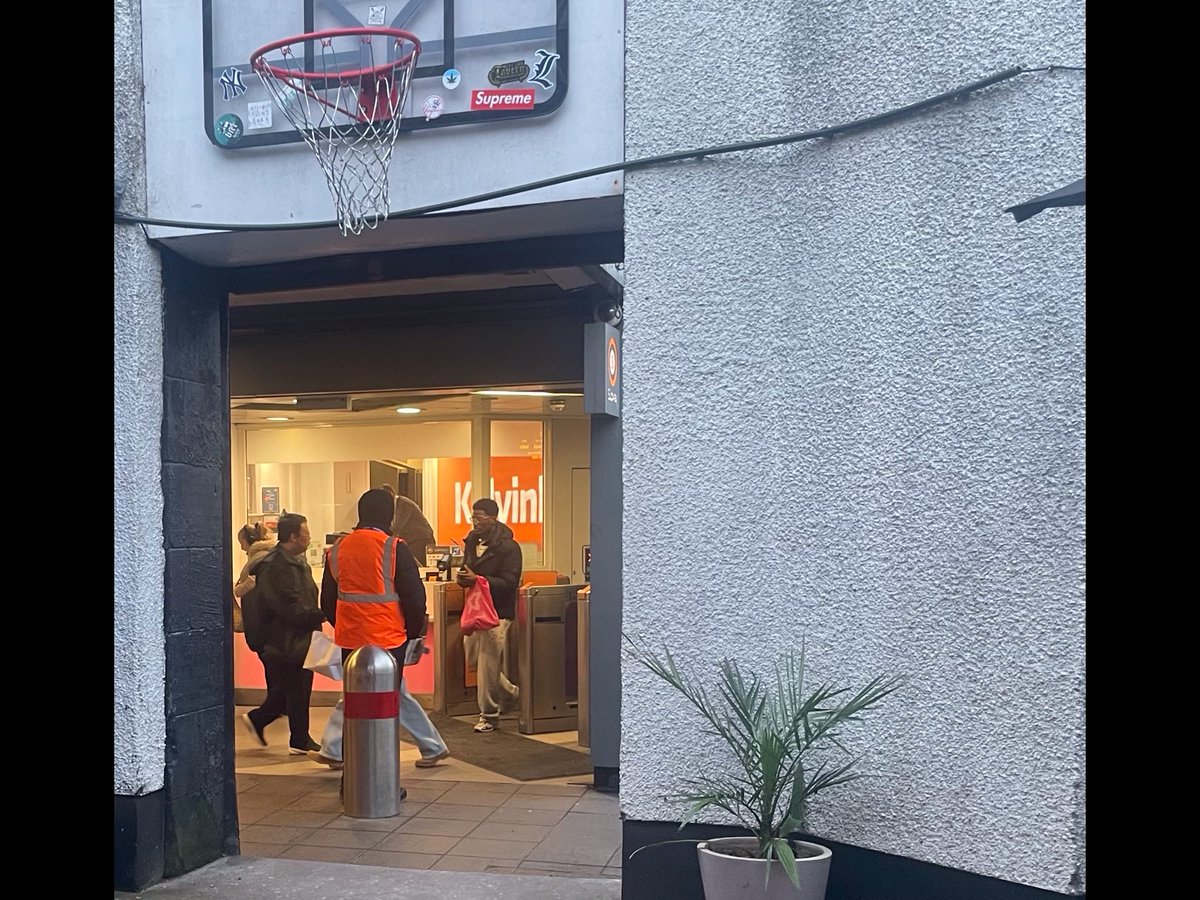 gerryelma's tweet image. #AlphabetChallenge

 #WeekVforVowel

Side #Entrance to Kelvinbridge #Underground Subway, Glasgow.