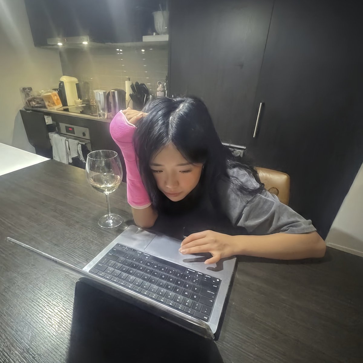 crystalxbtt's tweet image. being a girl is wild because 99% of the time I look like this and the 1% I look like my pinned tweet