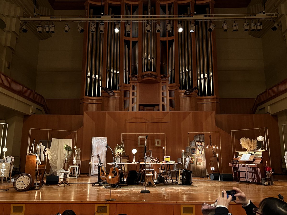 弓弦葉の空間は、いつか観た本多劇場での「あの城」を思い出しました
お渡し会ではケガをして松葉杖の息子に優しい言葉をかけてくれて、息子も大喜びの夜となりました

#森山直太朗 #あの世でね #弓弦葉
#アクトシティ浜松 #サンデーフォーク静岡