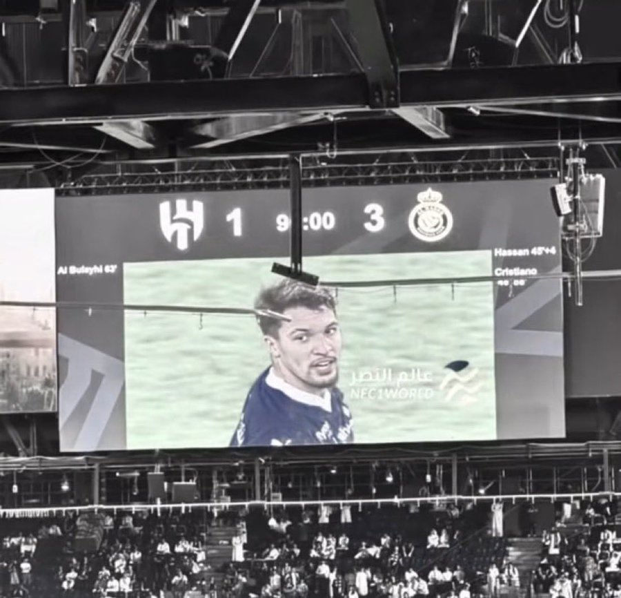 هو نفسه ؟ 😂