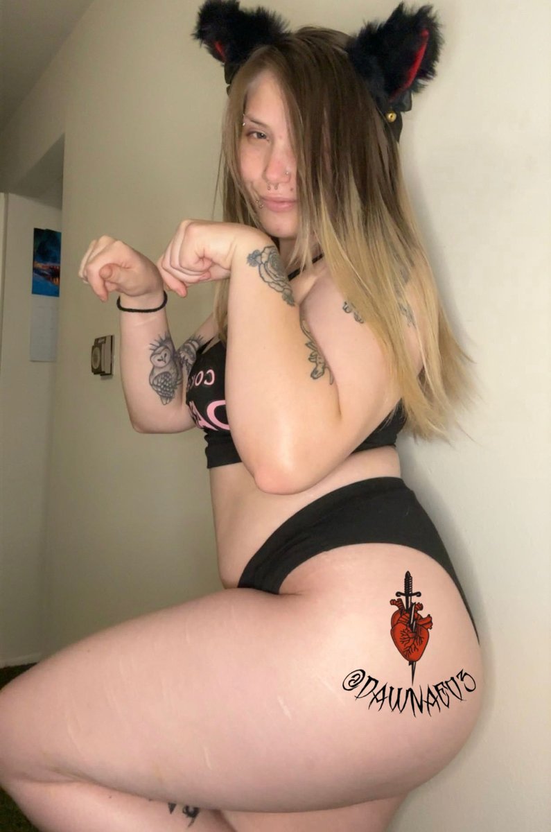 Lemme use your back as my scratching post🫦