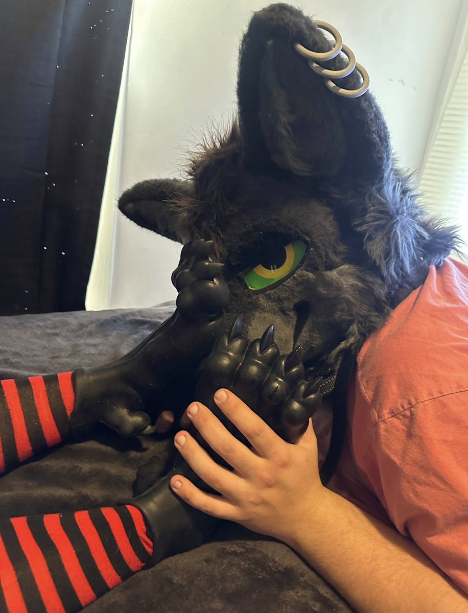 I just love the smell of #paws 
#furry #fursuit #nsfw