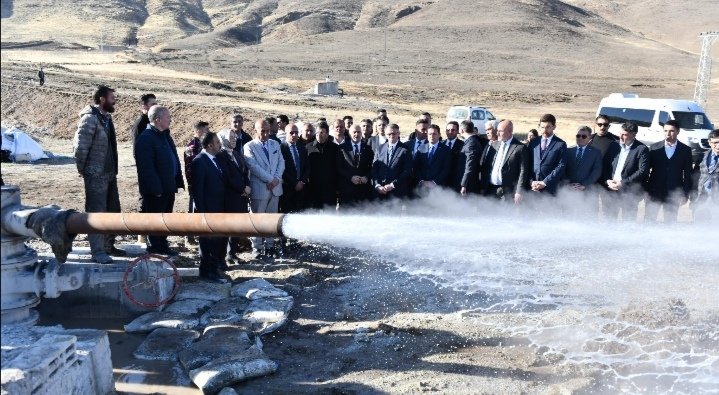 📍ÇALDIRAN

AK PARTİ VAN MİLLETVEKİLLERİMİZ
Sn <a href="/K_Turkmenoglu_V/">KAYHAN TÜRKMENOĞLU</a> bey
Sn <a href="/Burhan_Kayaturk/">Burhan Kayatürk</a> bey
Valimiz Sayın <a href="/valiozanbalci75/">Ozan Balcı</a> beyle birlikte Çaldıran dayız