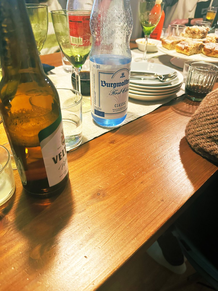 macroschema's tweet image. Nothing beats drinking with family 

Germans can be so funny when wasted on Enzian🥴