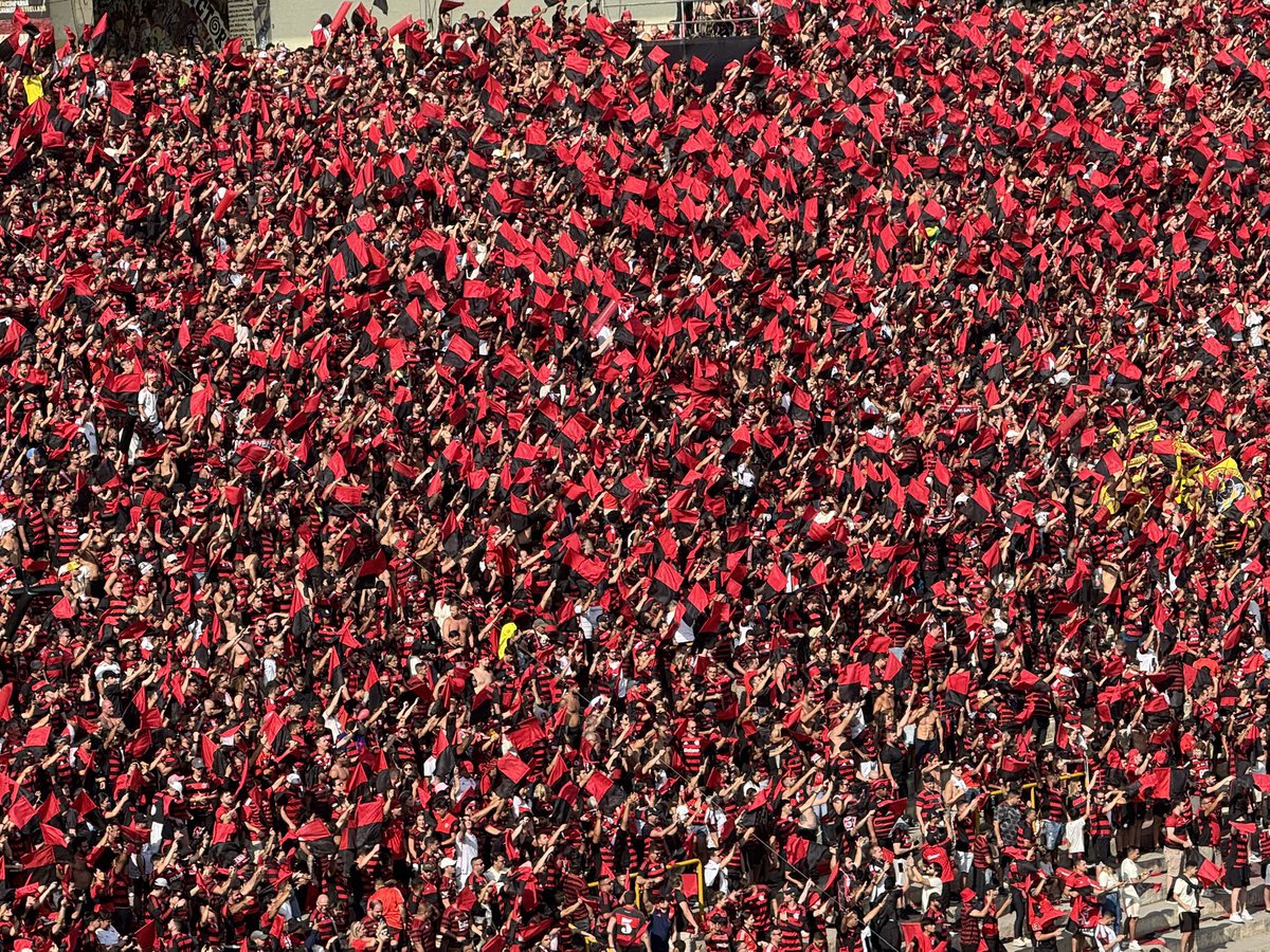 DataFutebol's tweet image. Bela foto da torcida do Flamengo em Lima!

📸 @simpraisa