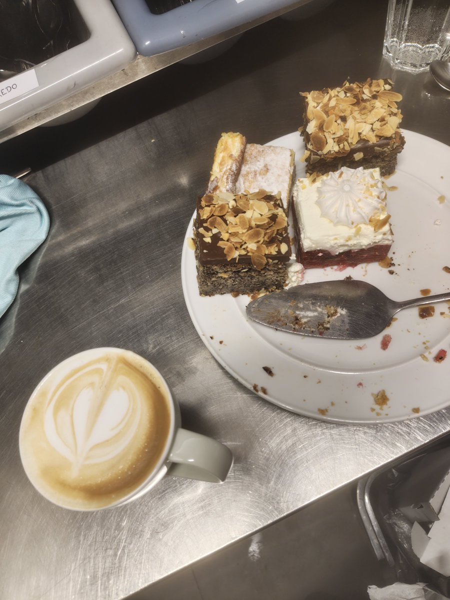 Kawa i ciasteczko o 22, jak tu trzymać się diety?