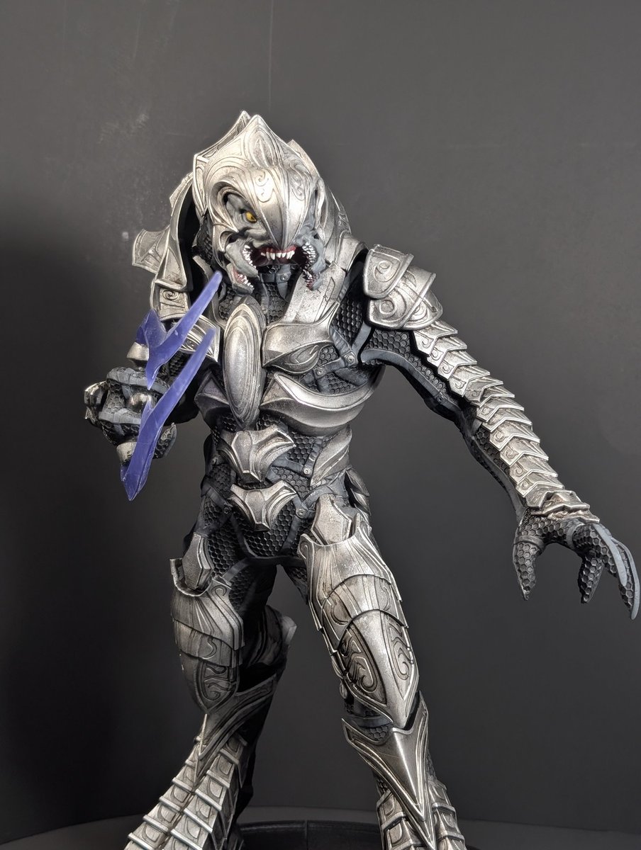 HOIDA247's tweet image. Finished another 14 inch Arbiter Statue for someone on IG.

Files from Galactic Armory.

Printed and painted by me.

#Halo #HaloSpotlight #Halo2