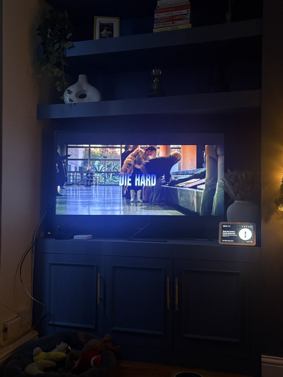 AdamAtk20365097's tweet image. Step Into Xmas 

#xmas
#decorations
#pooch