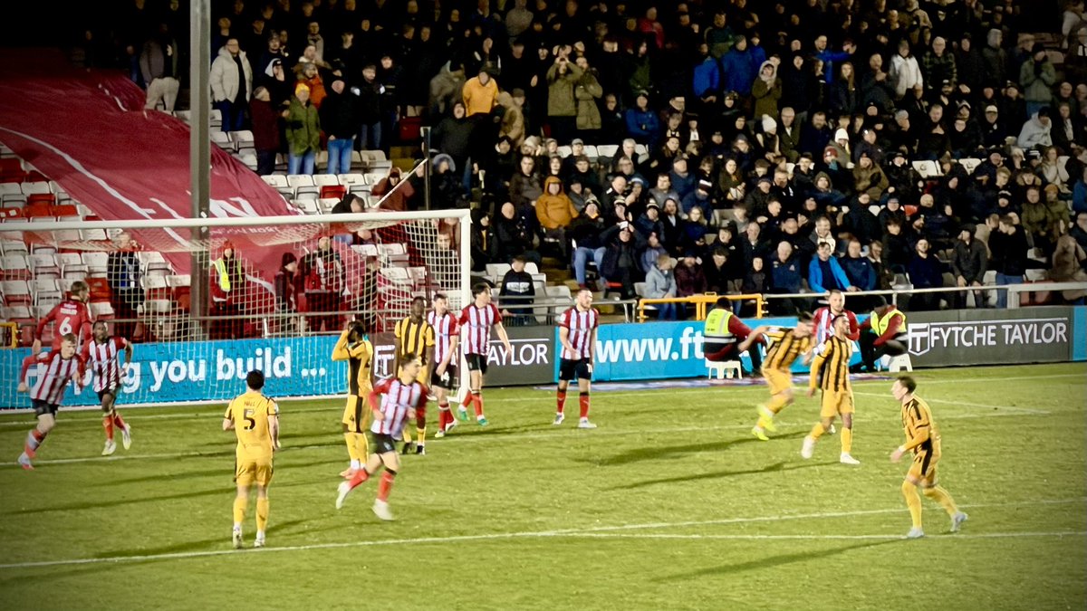 3 home wins on the bounce! Great turnout <a href="/LincolnCity_FC/">Lincoln City FC 🇺🇦</a> on a cold wet November afternoon. Tough watch at times - but 3 points and a solid league position heading into the Christmas period. 

#UpTheImps #WeAreImps