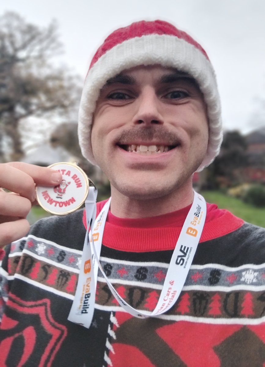 SteveLewis96's tweet image. Really pleased to have finished in the Top 25 in the Newtown 5K Santa Run 🎅🏃‍♂️👨 #Movember