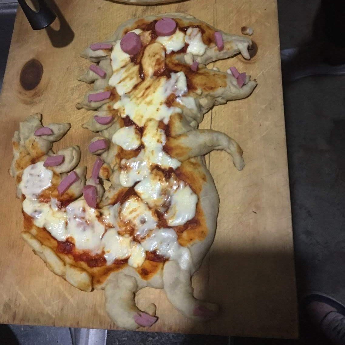 Amor estas bien? Apenas tocaste tu DinoPizza