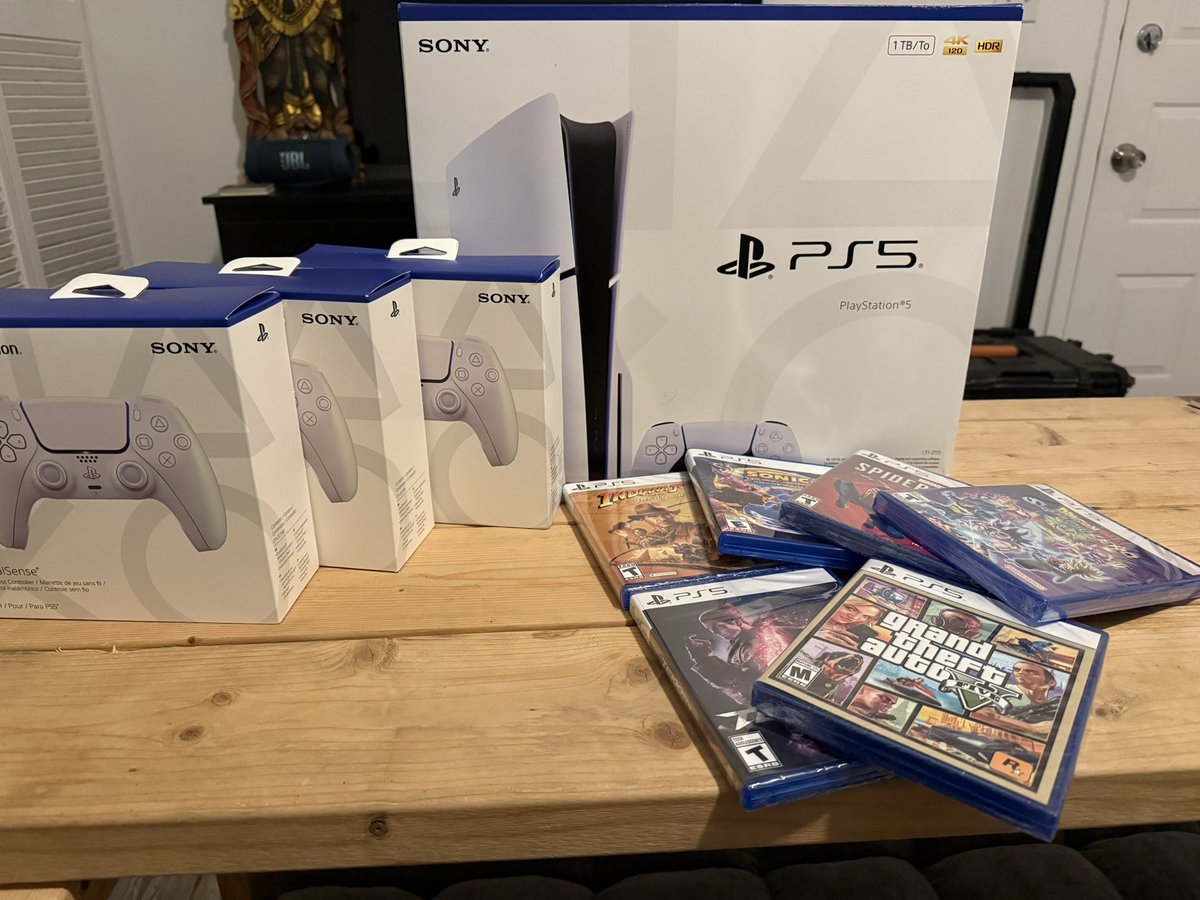 Caarde's tweet image. Haciendo feliz a mi niño interior, mi primera consola de video juegos 🥹