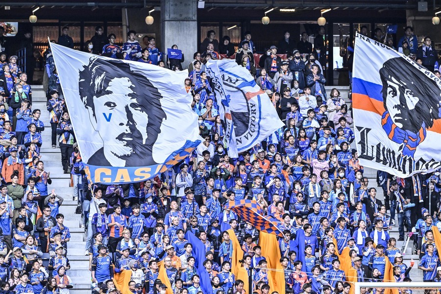 守護神・後藤、魂の顔面ブロックでJ1昇格！🥅

J2最終節、1-1で迎えたAT96分、徳島の決定機をGK後藤雅明が捨て身の顔面ブロックで阻止！失点すれば3位転落の危機を救い、8年ぶりのJ1を決めた。

SNS騒然🗣️「歴史に残る神セーブ」「心臓止まるかと」
#vvaren

news.yahoo.co.jp/articles/297ef…