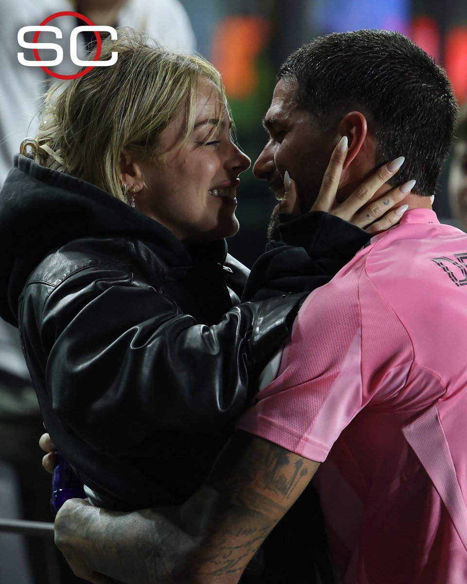 SC_ESPN's tweet photo. ¡MOTORCITO DE PAUL FESTEJÓ EL TÍTULO EN LA CONFERENCIA ESTE DE LA #MLS A PURO AMOR CON TINI! https://t.co/7D2pg8cvrk