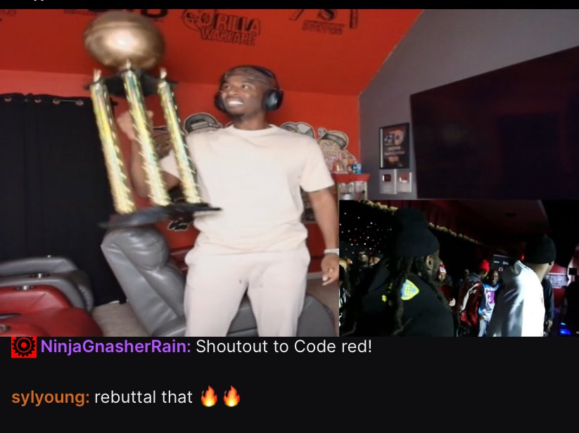 _gorillaM2's tweet image. 🤣🤣🤣🤣🤣🤣🤣🤣 I’m crying @HitmanHolla holdin the trophy talkin bout 

“Somebody pull up a prime Michael Jackson concert and this wat it look like…I’m so amazing” 🤣🤣🤣🤣
