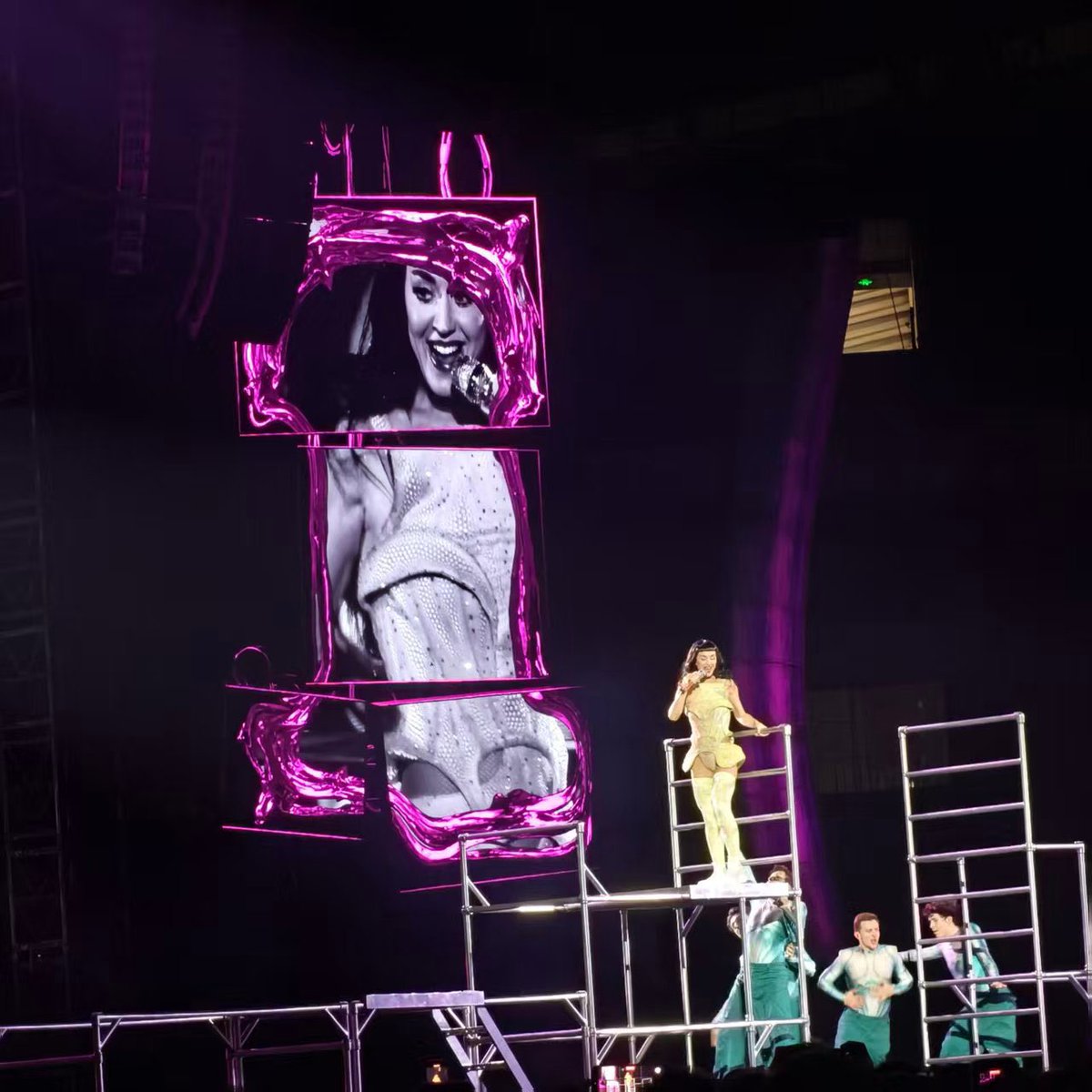 西安在逃肉夹馍 tweet media