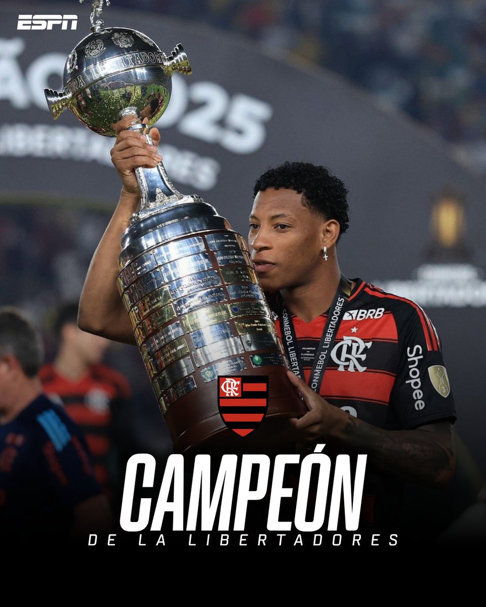 ESPNEcuador's tweet photo. 🔝🏆 ¡LA COPA EN MANOS DE UN ECUATORIANO!

👉 A pesar de que no jugó la final por suspensión, 🇪🇨 Gonzalo Plata quedó campeón de la CONMEBOL Libertadores con el #Flamengo.

🔥 El tricolor sumó su cuarto título con el mengão y en los próximos días podría conquistar el 🇧🇷 #Brasileirao.

🤔 ¿Qué te parece el presente del futbolista ecuatoriano?

▶ Mira LA FINAL de la 🏆 CONMEBOL #Libertadores en el Plan Premium de #DisneyPlus