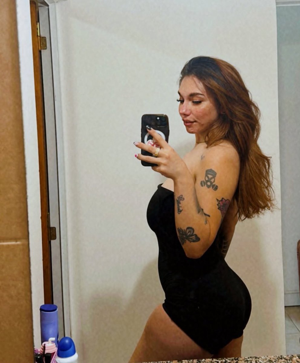 micaelamed70712's tweet photo. me or ps5?👀
#baddies #babies #girl #latina https://t.co/raO7Fa0kFQ
