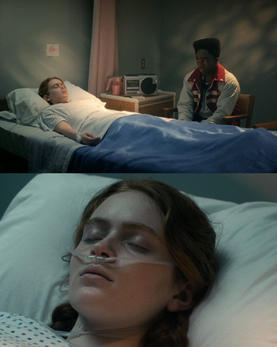 TheMoviesRain's tweet image. เซดี้ ซิงค์ เผยว่าเธอมักจะเผลอหลับไปขณะถ่ายทำฉากโคม่าของแม็กซ์ใน Stranger Things

“เราถ่ายทำฉากโคม่าทั้งหมดภายในวันเดียว ทุกคนเลยเดินไปเดินมารอบๆ ตัวฉันขณะที่พวกเขาถ่ายทำฉากทั้งหมดในโรงพยาบาล นักแสดงหลายคนเดินเข้าเดินออกเพื่อมาคุยกับฉัน หรือไม่ก็แค่ยืนอยู่ตรงหน้าฉัน…