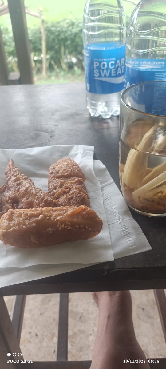 Pisang goreng wijen &amp; ginger lemongrass hot water...