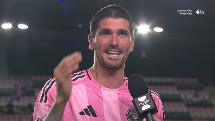 MessiXtraHQ's tweet image. 🚨🗣️ De Paul: 

&quot;No, no, it can&apos;t be explained... You just have to enjoy it and nothing more. You have to enjoy the Greatest Player of all time.&quot; 🐐