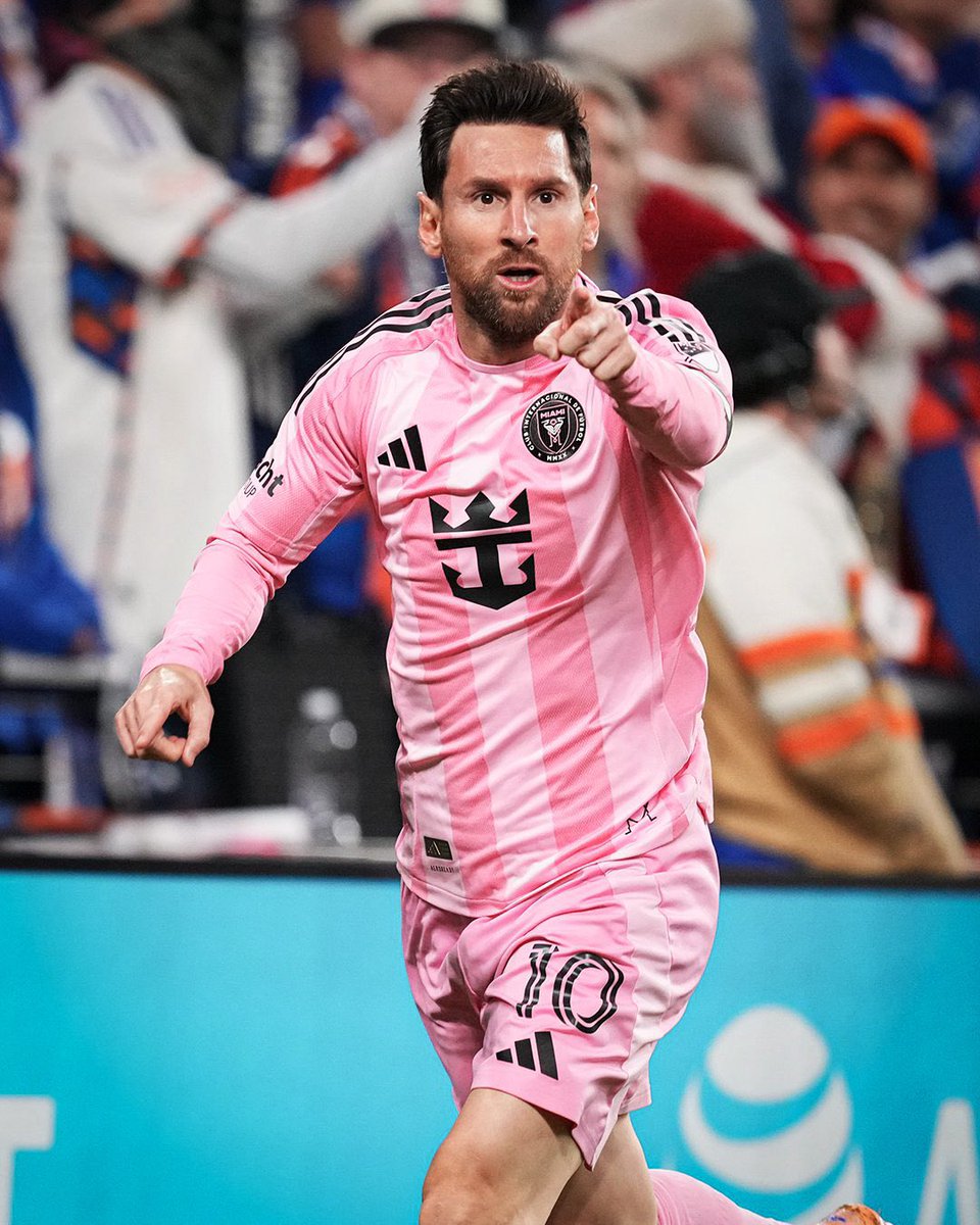 MessiXtraHQ's tweet image. 🚨🗣️ De Paul: 

&quot;No, no, it can&apos;t be explained... You just have to enjoy it and nothing more. You have to enjoy the Greatest Player of all time.&quot; 🐐
