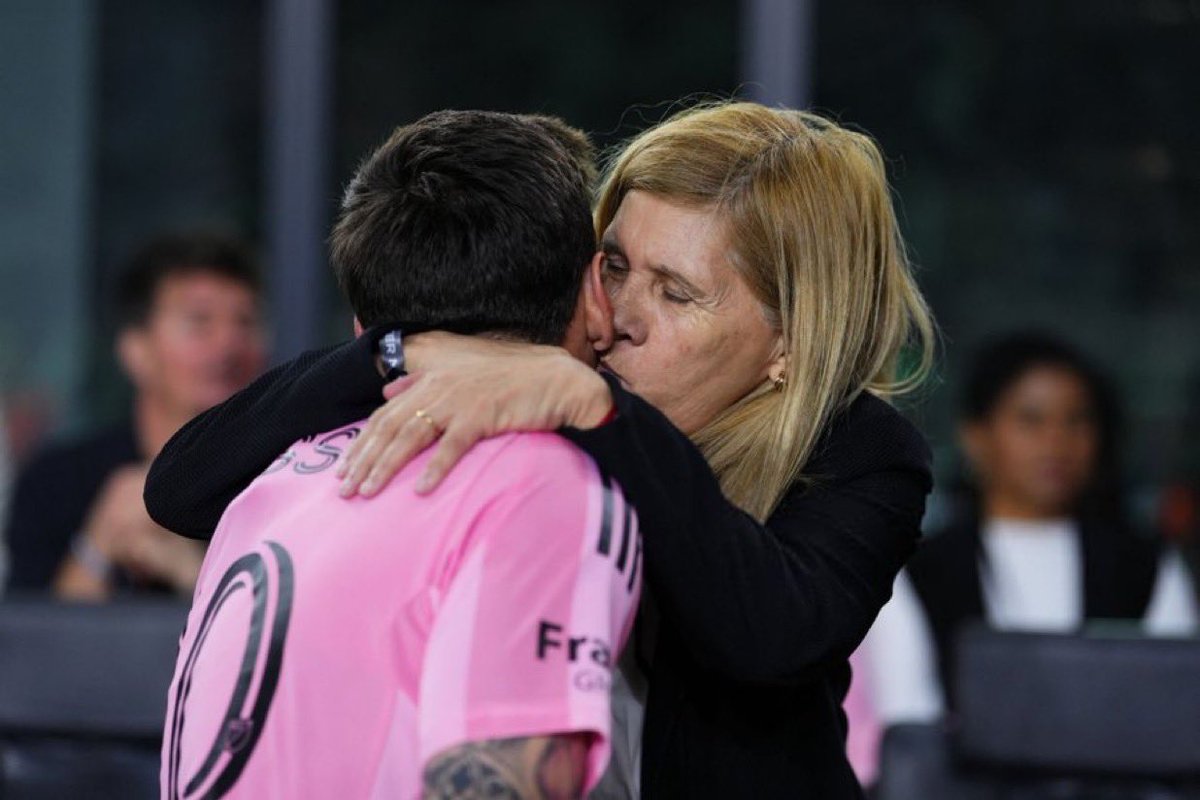 TouchlineX's tweet image. 🚨 𝗡𝗘𝗪: Lionel Messi&apos;s mother kissing her son after watching him reach yet another final in his career. ❤️