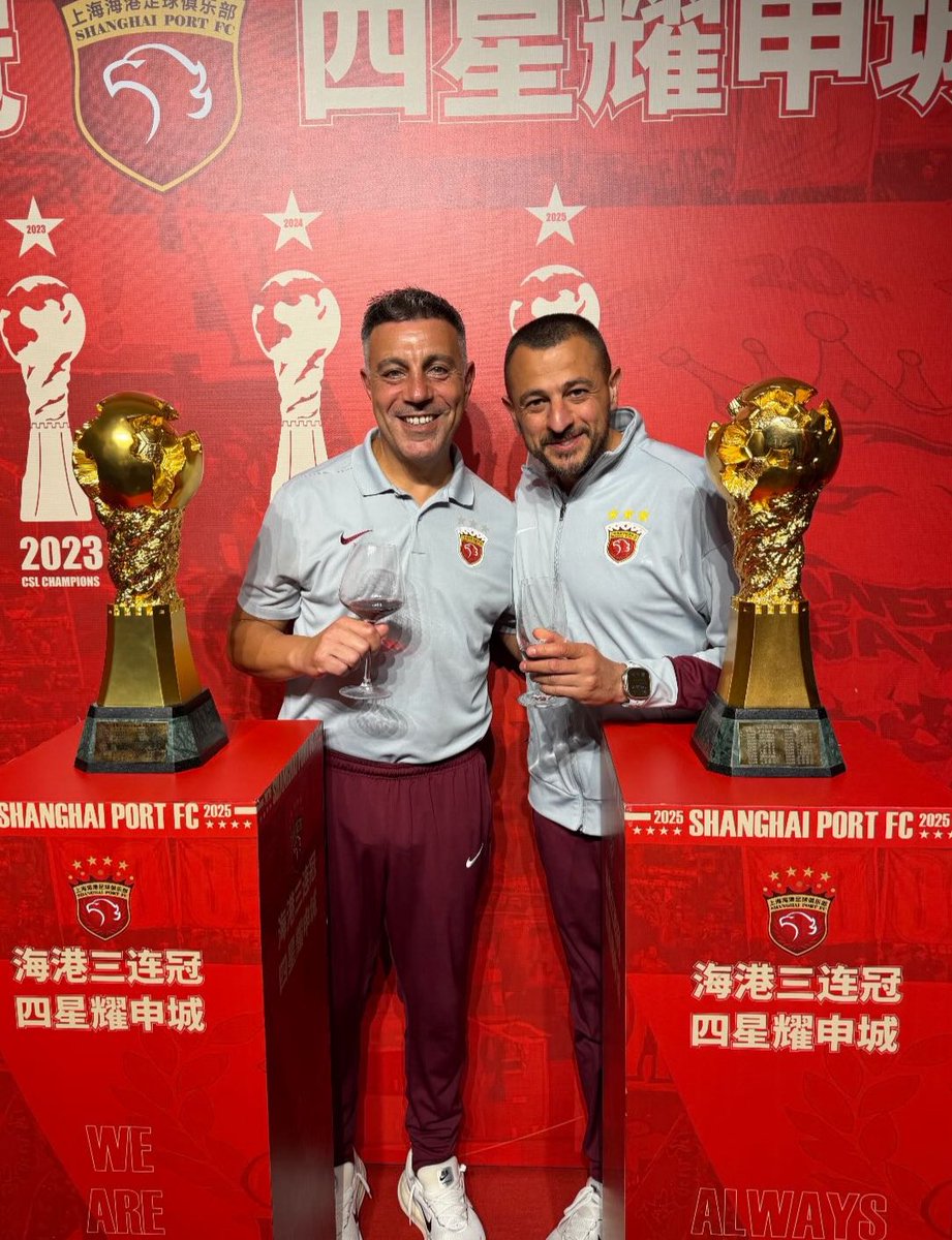 Shanghai Port celebrated their CSL title in style on Saturday.

A helicopter brought in the trophy for Kevin Muscat’s Chinese champions.

Great evening for Aussies Kevin, <a href="/Vinny_I/">Vincenzo Ierardo</a>, Ross Aloisi, Greg King &amp; Les Gelis.