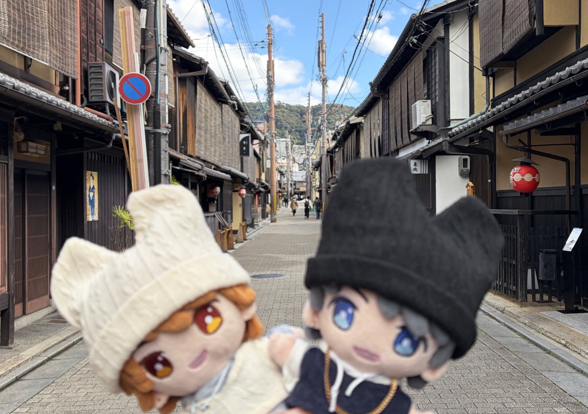 madaminusekaie5's tweet photo. 【京都えいtube: ぎおん徳屋 】

ACEesくんたちのお部屋は
2階奥
平日の開放はなく
2人掛けなので
土日偶数で来店すると
チャンスは増えそうです

本わらびもち
国産ってこんなに濃厚で
味わい深いんですね

サムネにもなってる
ゴゴイチ写真は
お店裏手から出たすぐの通りです

#はるるんのACEesゴト https://t.co/pWP6WbMEaD