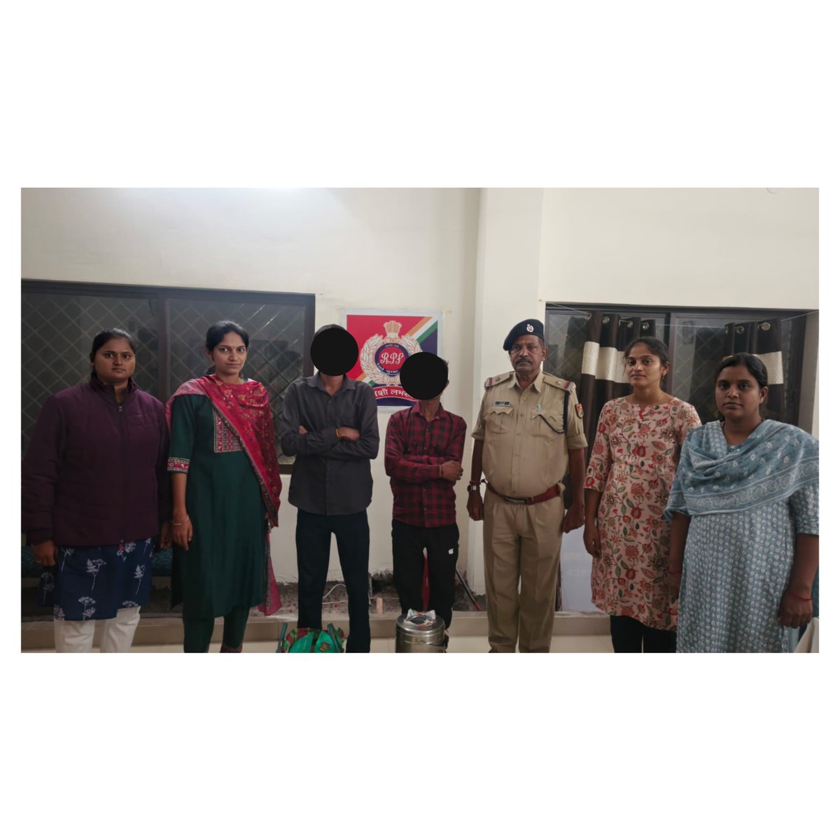 rpfscrhyb's tweet photo. #OperationDusra:On 29.11.2025,RPF Shakti Team at Malkajgiri apprehended 2 unauthorized vendors selling items in trains. All were booked under the Railway Act.
@RPF_INDIA,@rpf_scr1,@rpfpcmjf https://t.co/oMZwhjmxJc