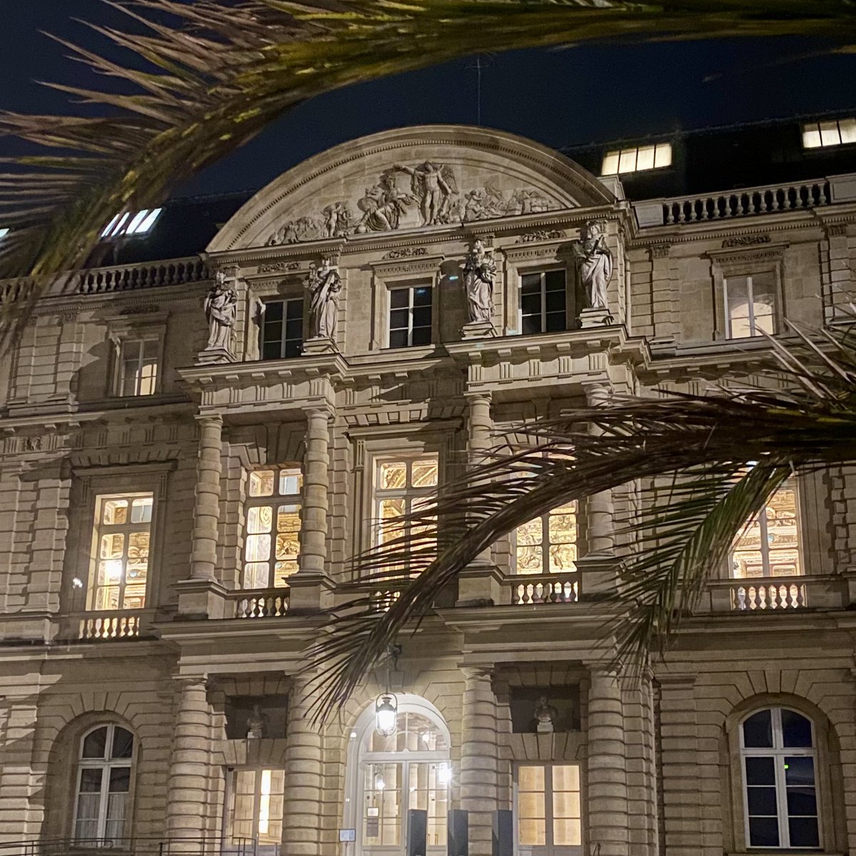 MartadeCidrac's tweet photo. Bon dimanche !

#PLF2026 au @Senat 
#travailencours #workinprogress #WIP
👨‍🔧👷‍♀️👩‍💻👨‍⚖️🗣️ https://t.co/N3fElcm4VZ