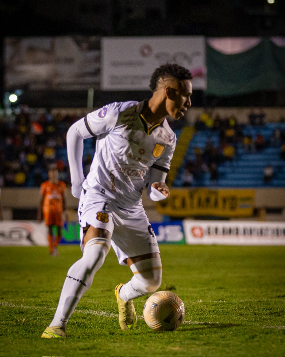 BarcelonaSC's tweet photo. ⌚️ 30' ST #LIBvsBSC 0-1
#LigaEcuabet
#BarcelonaSomosTodos https://t.co/44jlHMTpZh