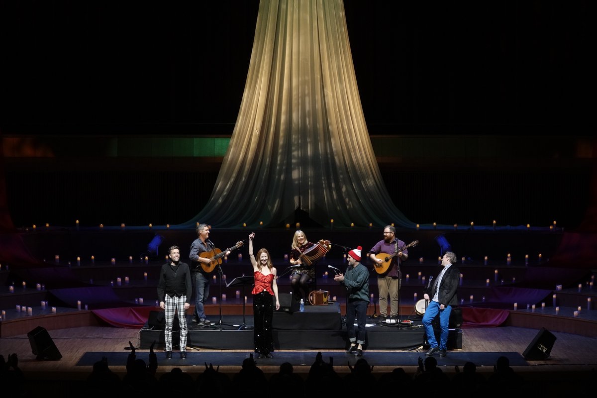 昨日は【ケルティック・クリスマス】初日のハーモニーホールふくい公演。以前、ドリーマーズ・サーカスとケルクリにこの会場に来た時にドリーマーズと共同で作曲した「ハーモニーホール」を今回日本で初披露。
写真：ハーモニーホールふくい
<a href="/culture_ireland/">Culture_Ireland</a> 
<a href="/IrishEmbJapan/">アイルランド大使館 Ireland in Japan</a>
