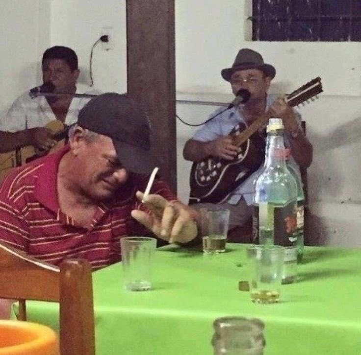 eso de llamarte por las noches y colgar se me sigue dando