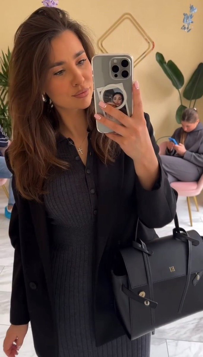 Ninaaaa41's tweet image. If you waste your time on boring things, then you are a boring person