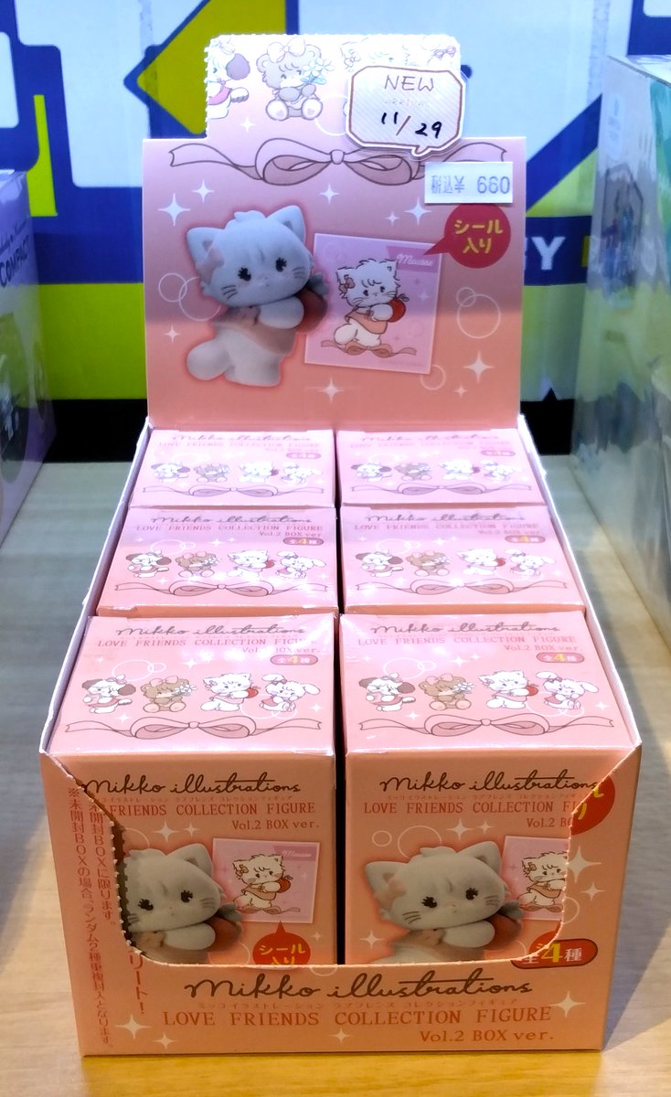 Chara_tokoname's tweet image. 【オススメ商品📣】
11月29日(土)より
『#mikko illustrations』
「LOVE FRIENDS　コレクションフィギュア vol.2 BOX ver.」好評発売中🎀
ふわふわフロッキー加工が可愛いコレクションフィギュアです💕
皆様のご来店お待ちしております🍓
#mikkoillustrations
#キャラカプ常滑　#イオンモール常滑