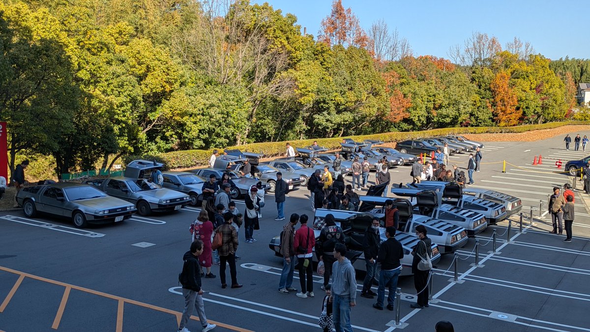 未来に行けそうな車がたくさんいるぜ