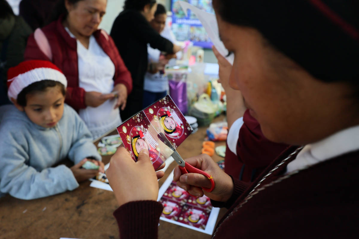 sightmagazine's tweet image. Tree of Hope: A Christmas tree in Mexico carries the faces of loved ones who never came home. MARÍA TERESA HERNÁNDEZ, of Associated Press, reports on how a Christmas tree is a symbol of those missing in one Mexican community… @sightmagazine  #MexicoCity #Mexico #TreeofHope…