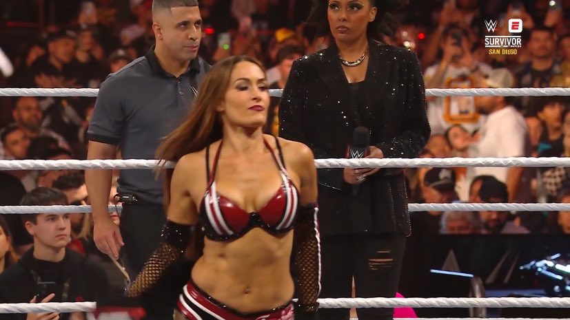 meloismone's tweet image. literally the best she’s ever looked wow