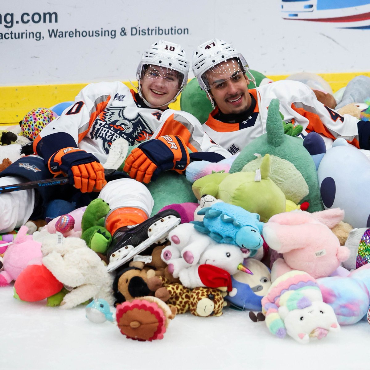 Just a couple guys who can BEARly contain their excitement😁🧸

<a href="/FlintFirebirds/">x - Flint Firebirds</a> | 📸<a href="/nshaver13/">Natalie Shaver</a>