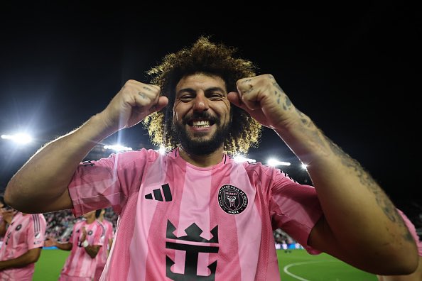 تحسه يقول للاعبين احنا فوزنا ياجدعان متشكر اوي ليكم وعايزين نكسب الماتش القاي