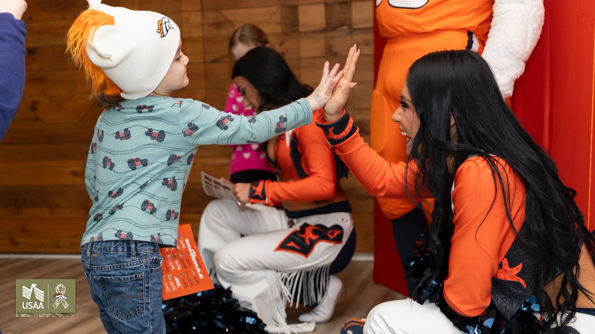 BroncosCheer's tweet image. Honored to spend time at Fort Belvoir today with @5280Miles 🫡🇺🇸

#SaluteToService | #DENvsWAS